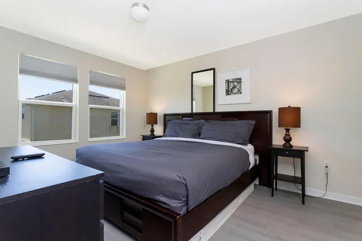 Room 4 of 20