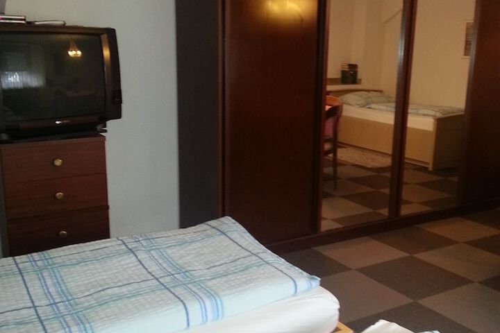 Room 19 of 34