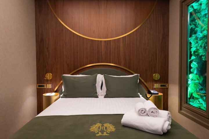 Room 44 of 69