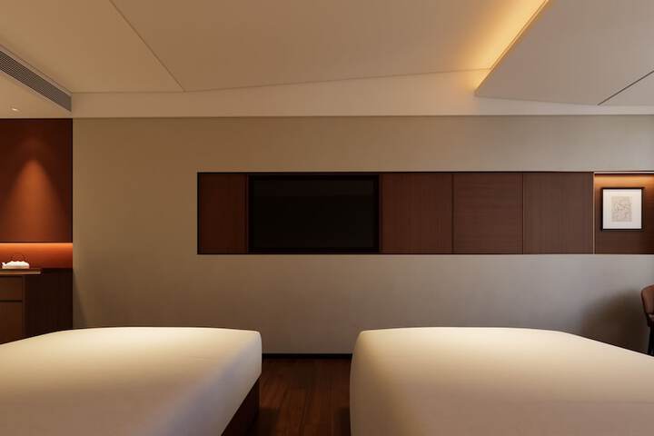 Room 7 of 12