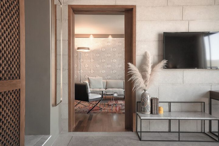 Room 18 of 74