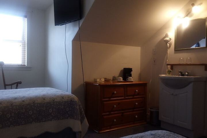 Room 28 of 60