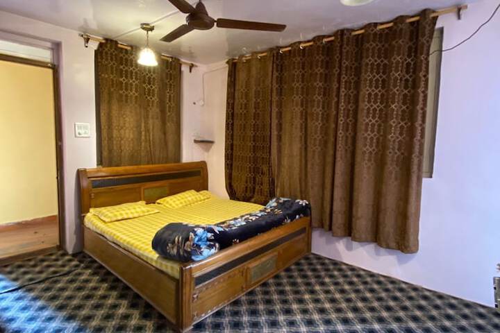 Room 32 of 61