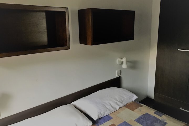 Room 8 of 64