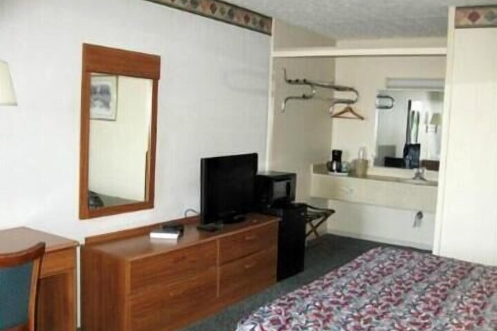 Room 8 of 17