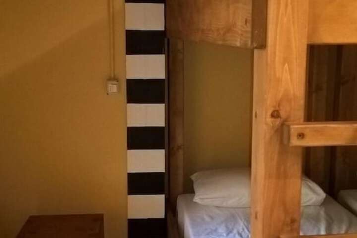 Room 16 of 38