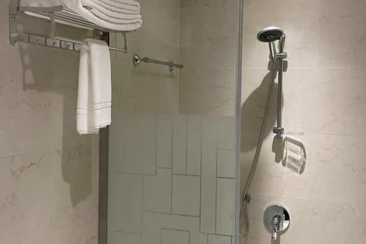 Room 13 of 19