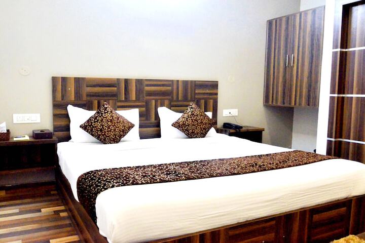 Room 14 of 42