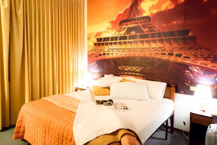 Room 8 of 28