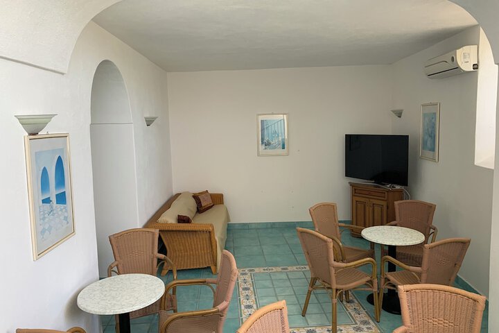 Lounge 57 of 72