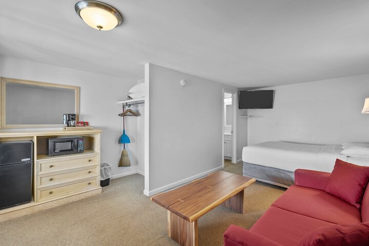 Room 8 of 97