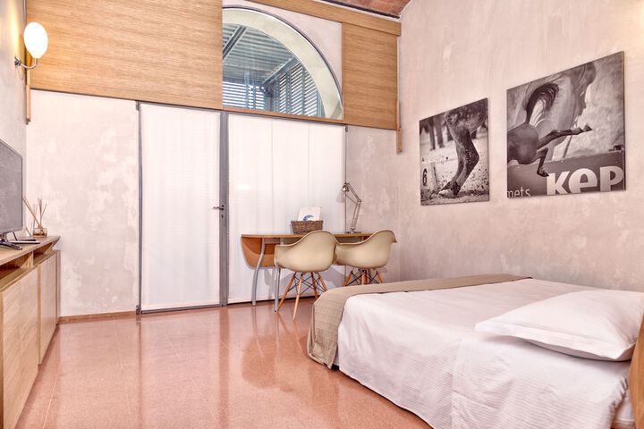 Room 3 of 73