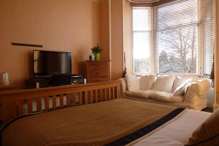 Room 3 of 37