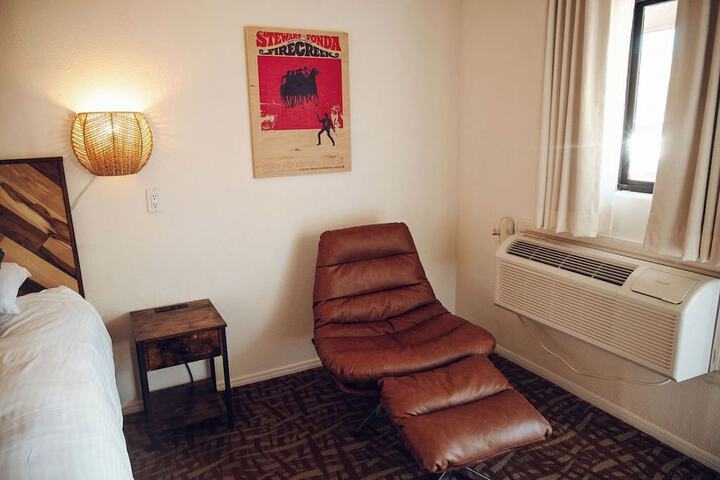 Room 8 of 32