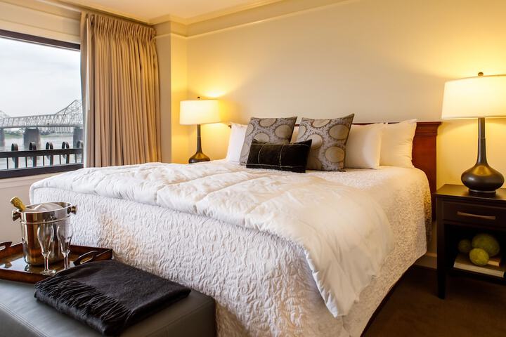 Executive Suite King Bed Accessible (20 of 22)