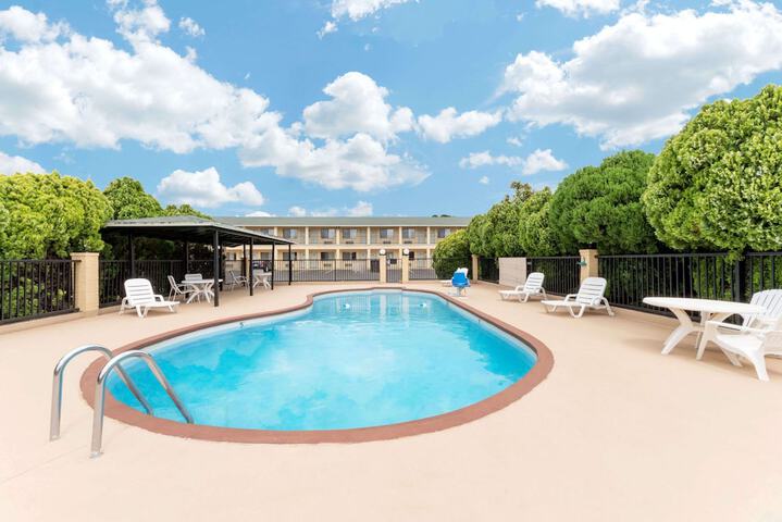 Pool Hotel
