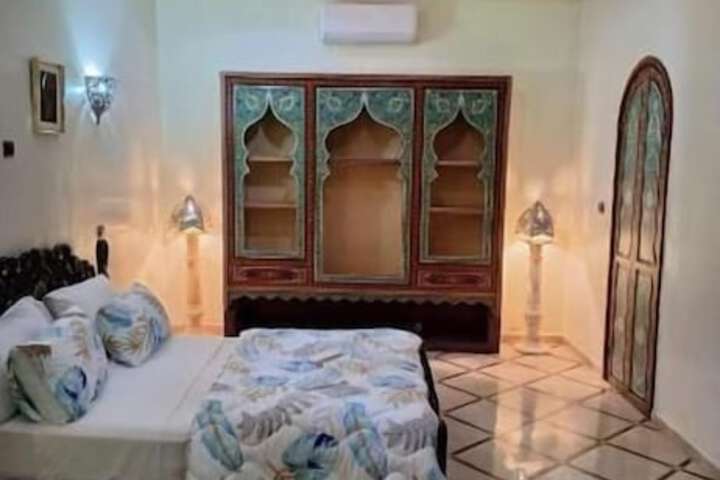 Room 2 of 96