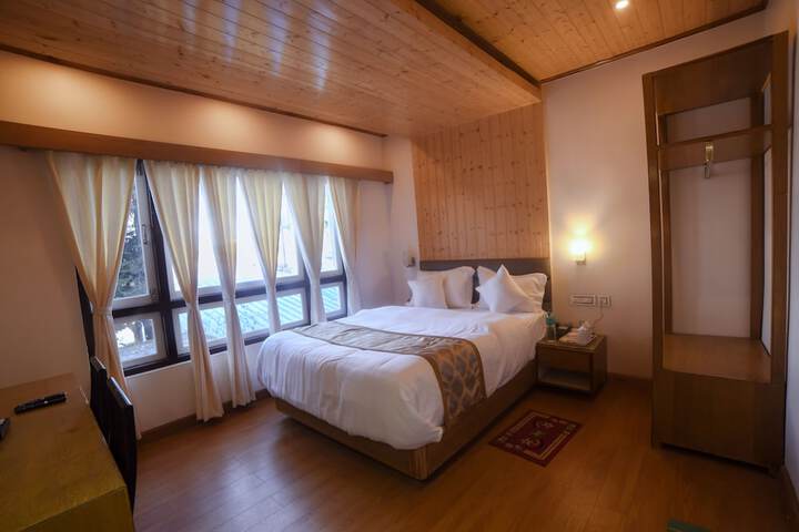 Room 6 of 32