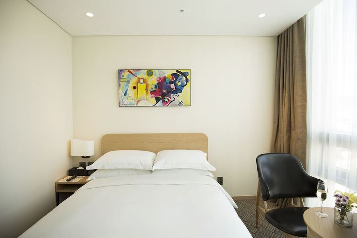Room 26 of 66