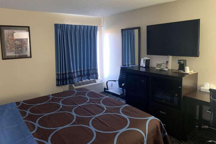 1 King Bed (7 of 8)