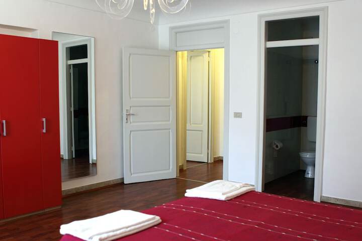 Room 9 of 35