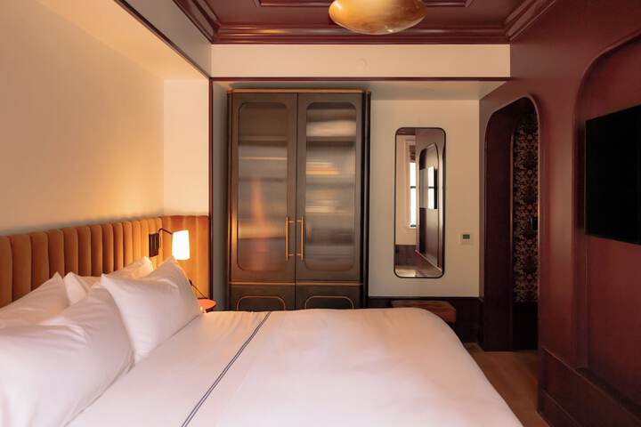 Room 15 of 81