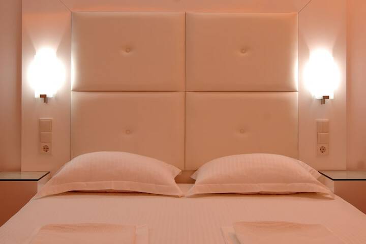 Room 10 of 38