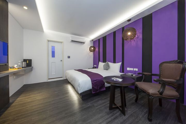 Room 16 of 32