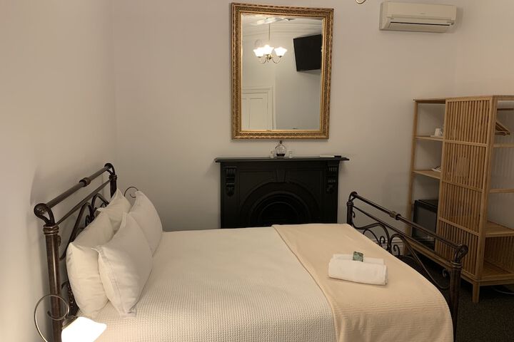 Room 6 of 33