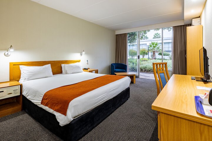 Room 4 of 88