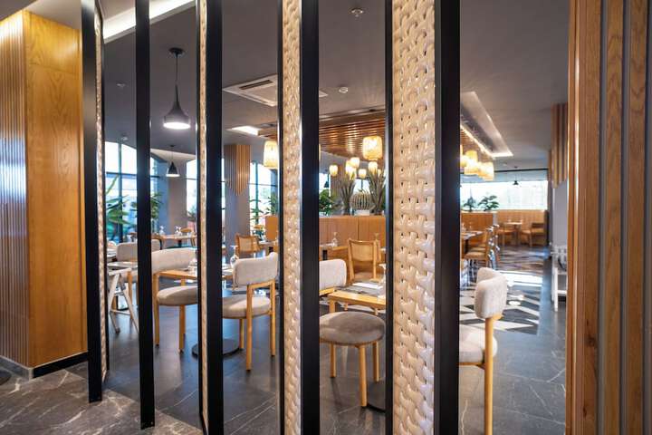 Dining 56 of 78