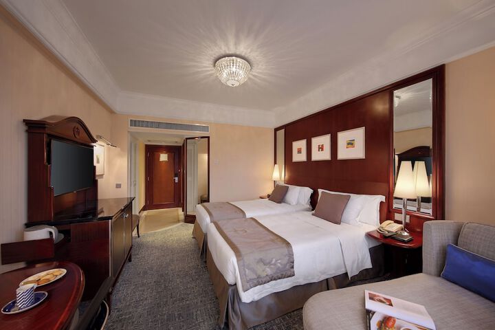 Room 9 of 75