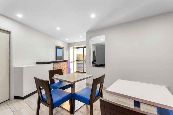 Hotel Interior 6 of 37