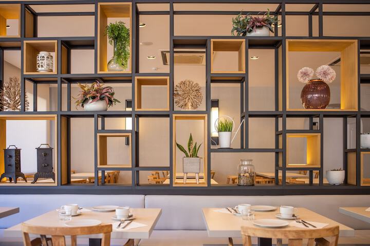 Dining 72 of 94