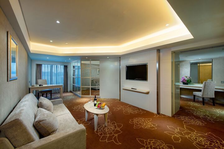 Room 14 of 37