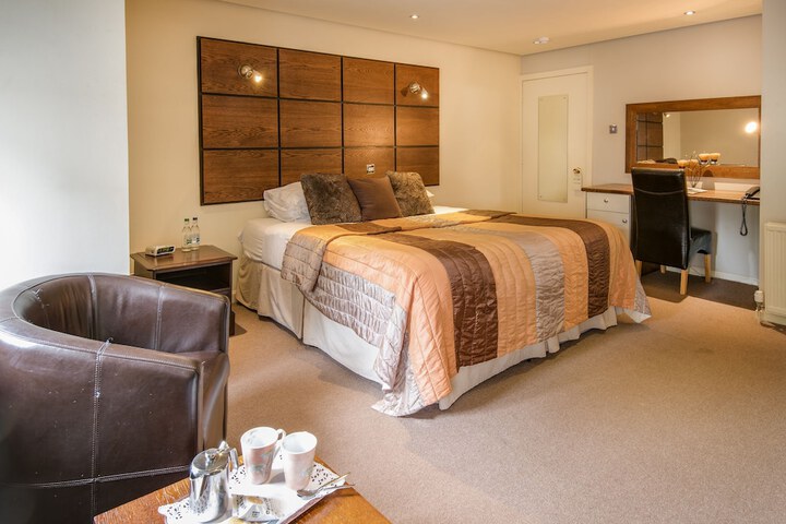 Room 4 of 34