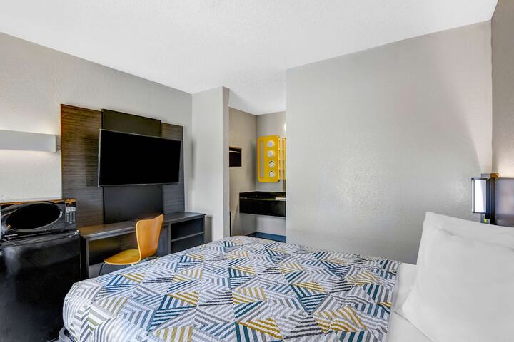 Room 28 of 52