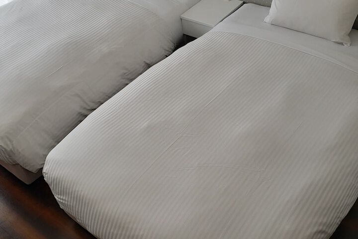 Room 4 of 25