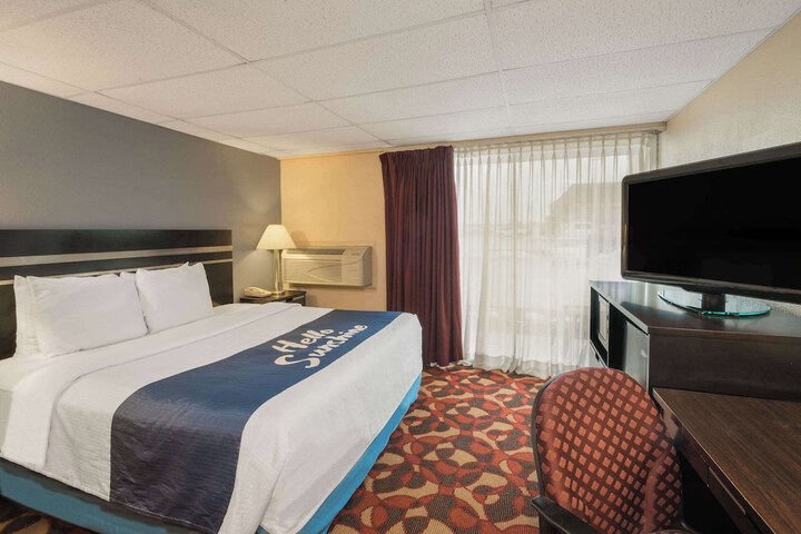 1 King Bed (13 of 14)