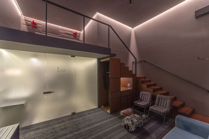 Room 4 of 32