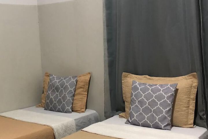 Room 11 of 34