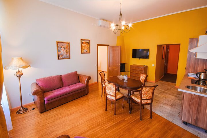 Room 4 of 43