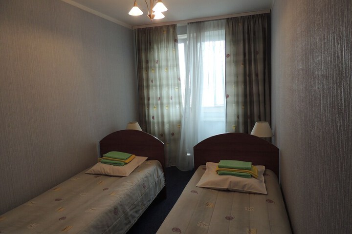 Room 42 of 101