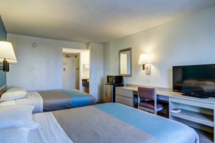 Room 7 of 33