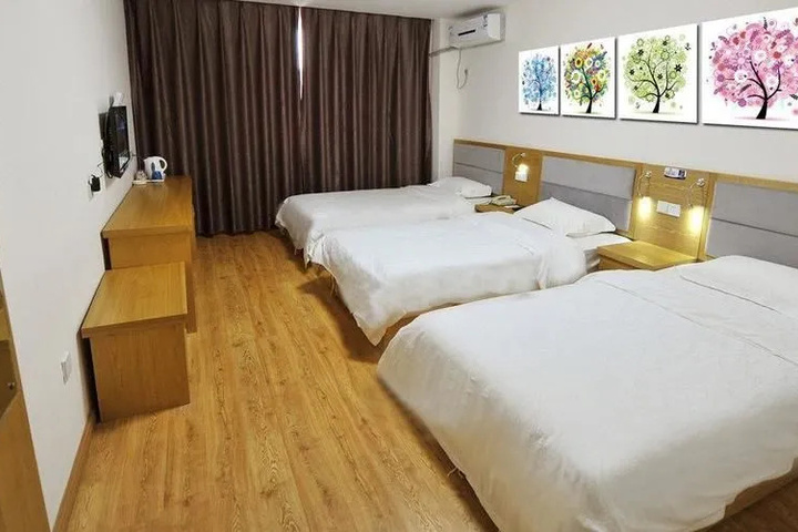 Room 6 of 14