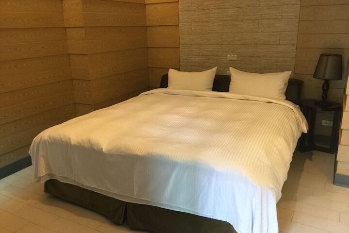 Room 10 of 48