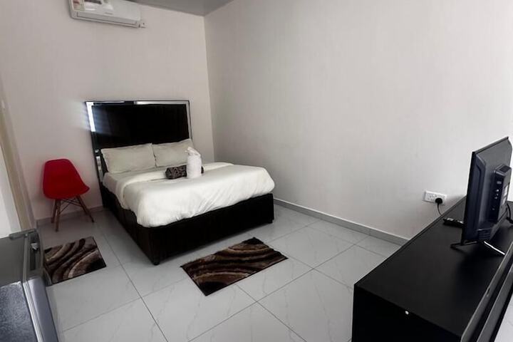 Room 4 of 18