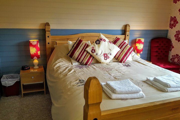Room 2 of 75