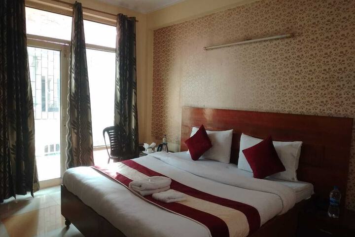 Room 3 of 8