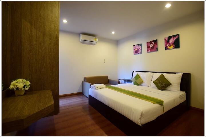 Room 9 of 47
